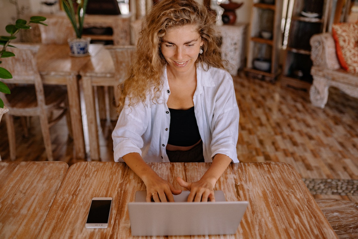 A women booking a retreat online using an online reservation system.
